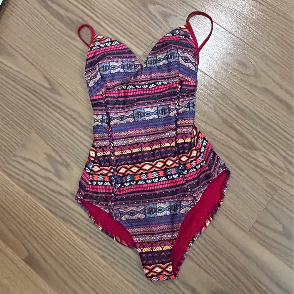 Jessica simpson patterned swimsuit gold detailing
